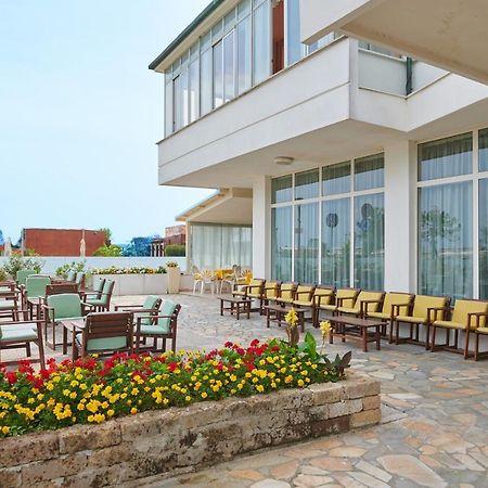 Hotel Caesar Bed And Breakfast Морской Милан Экстерьер фото