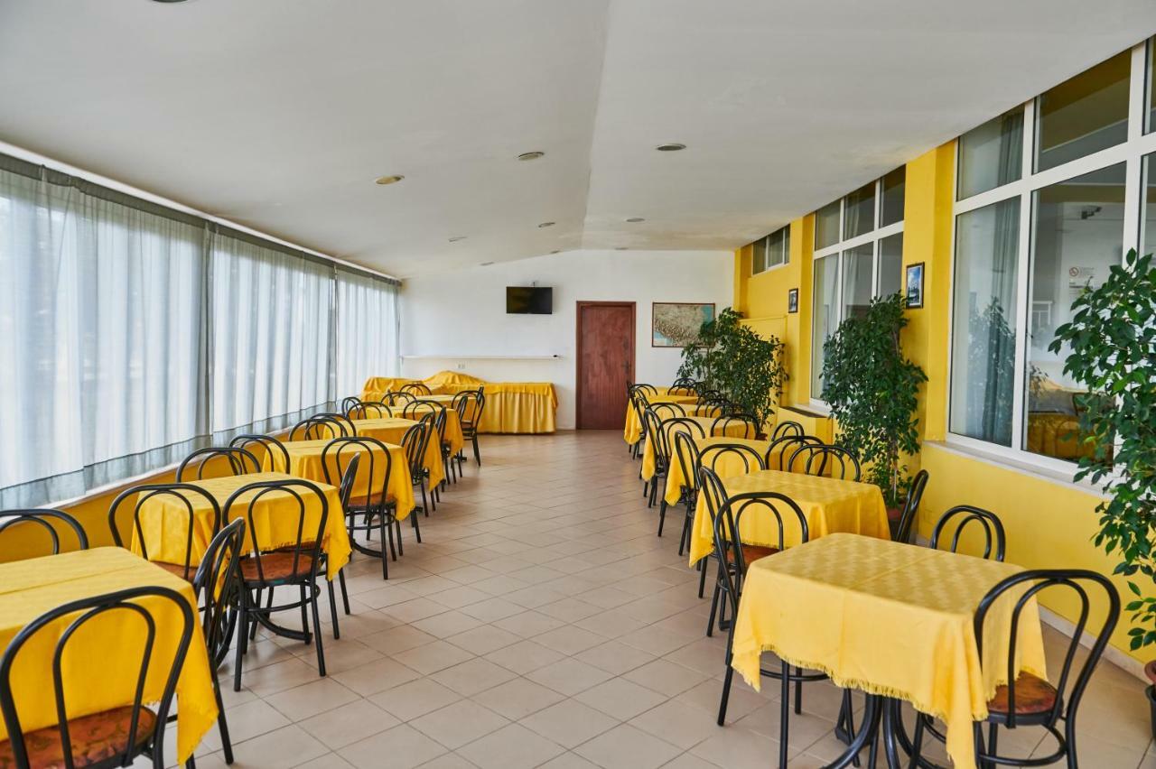 Hotel Caesar Bed And Breakfast Морской Милан Экстерьер фото