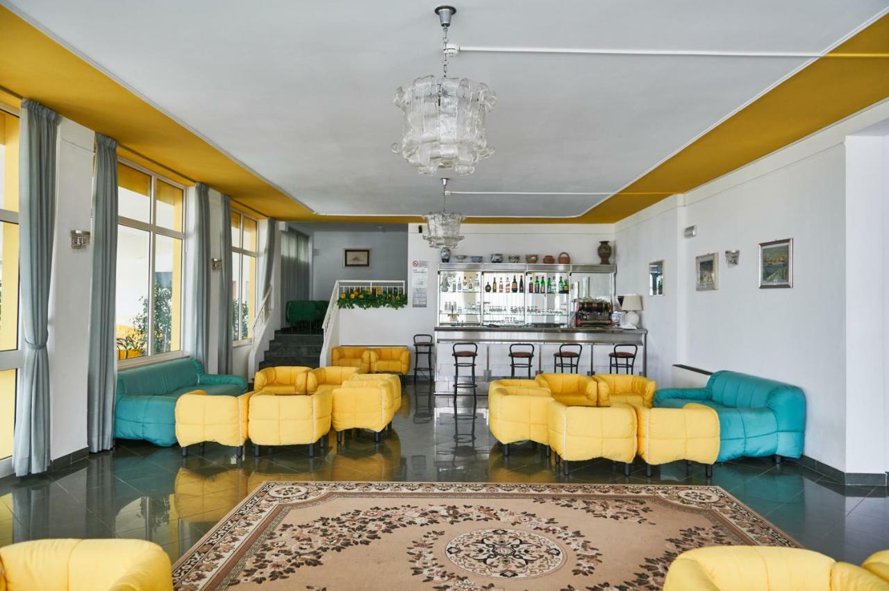 Hotel Caesar Bed And Breakfast Морской Милан Экстерьер фото