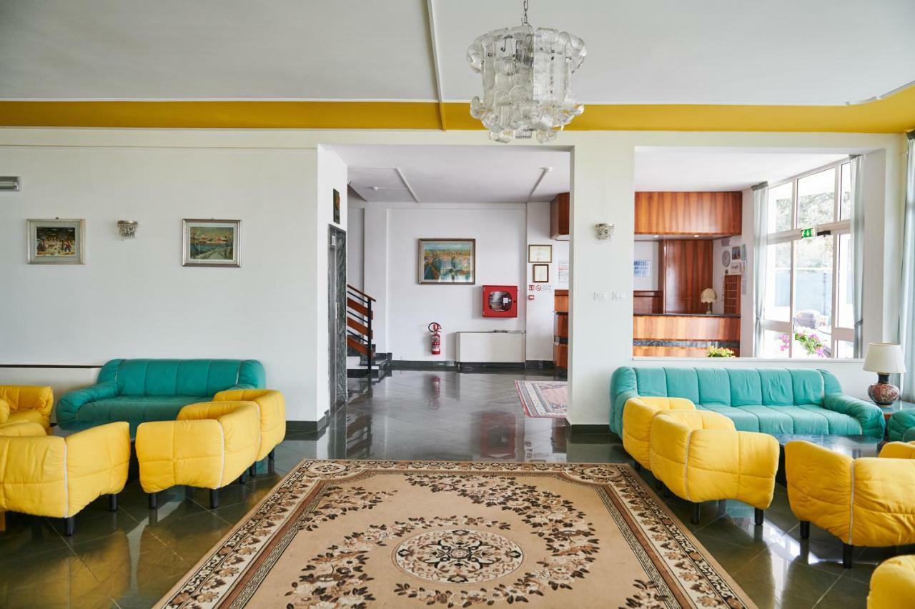 Hotel Caesar Bed And Breakfast Морской Милан Экстерьер фото