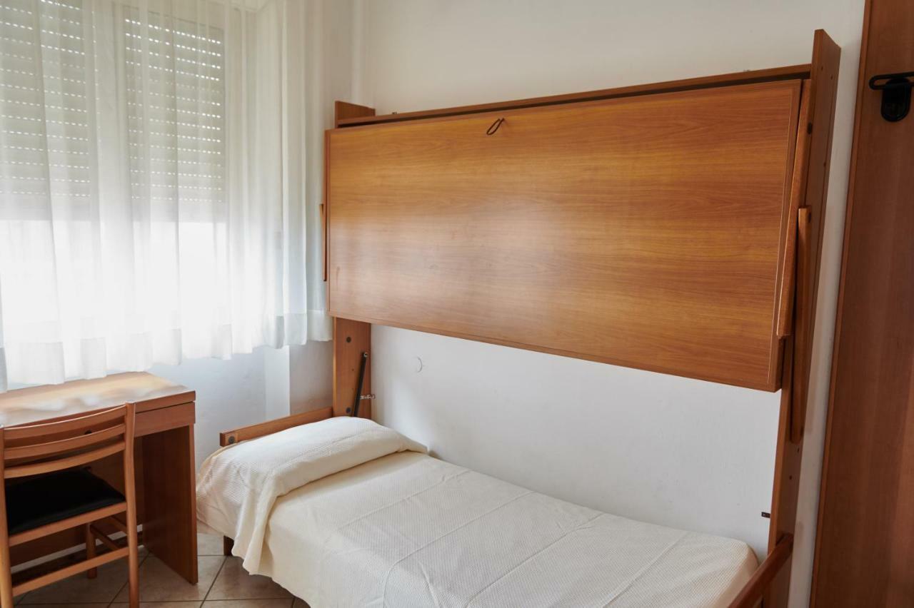 Hotel Caesar Bed And Breakfast Морской Милан Экстерьер фото