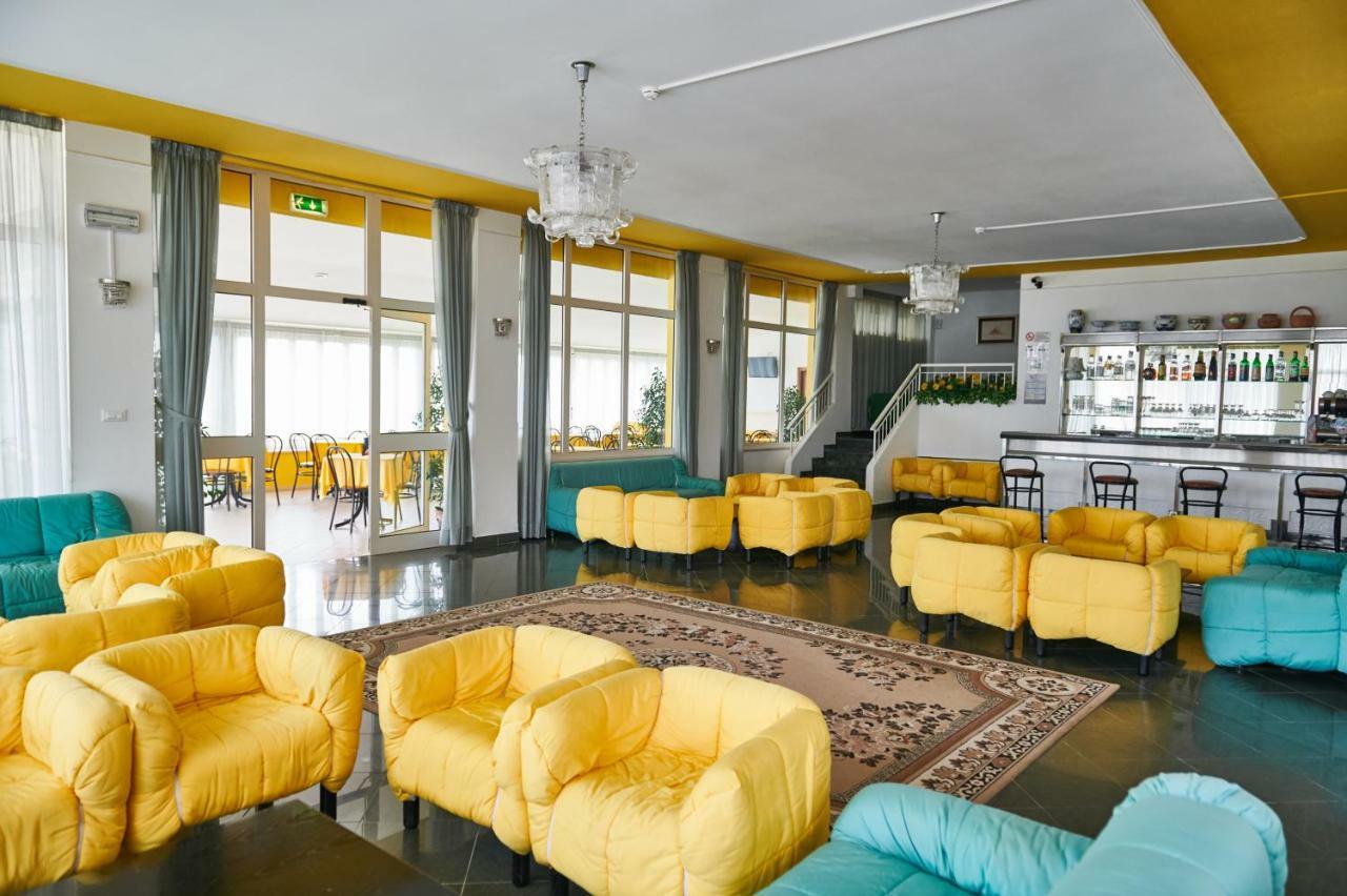 Hotel Caesar Bed And Breakfast Морской Милан Экстерьер фото