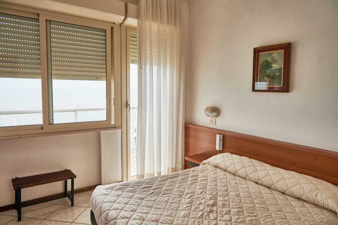 Hotel Caesar Bed And Breakfast Морской Милан Экстерьер фото