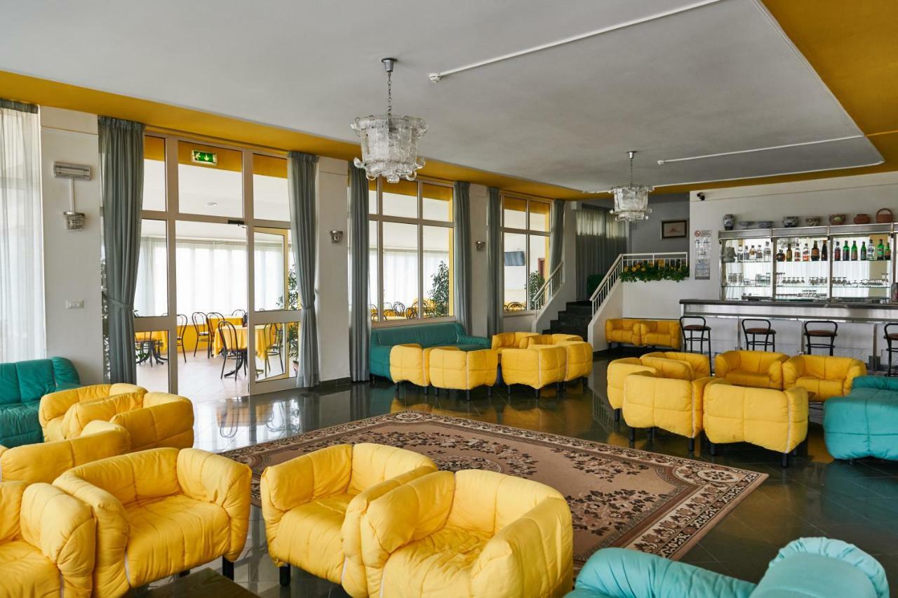 Hotel Caesar Bed And Breakfast Морской Милан Экстерьер фото