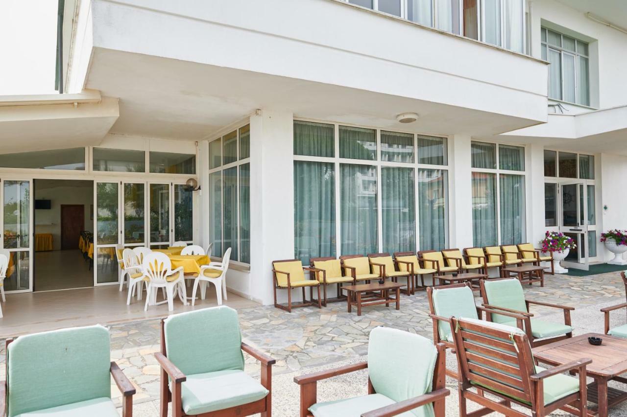 Hotel Caesar Bed And Breakfast Морской Милан Экстерьер фото